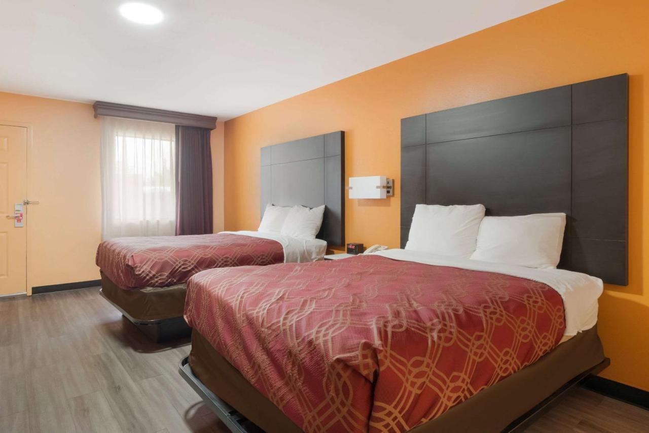 Econo Lodge Ripley Bagian luar foto