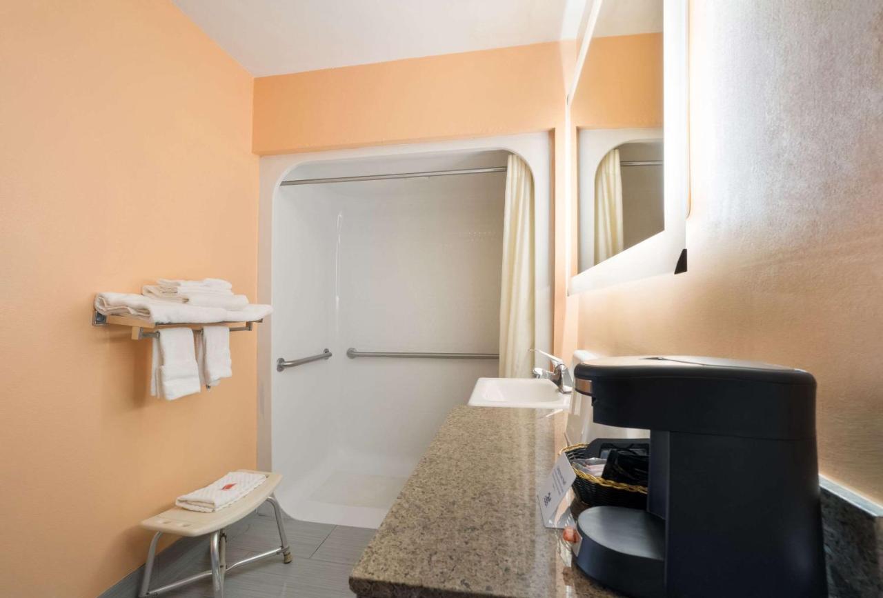 Econo Lodge Ripley Bagian luar foto