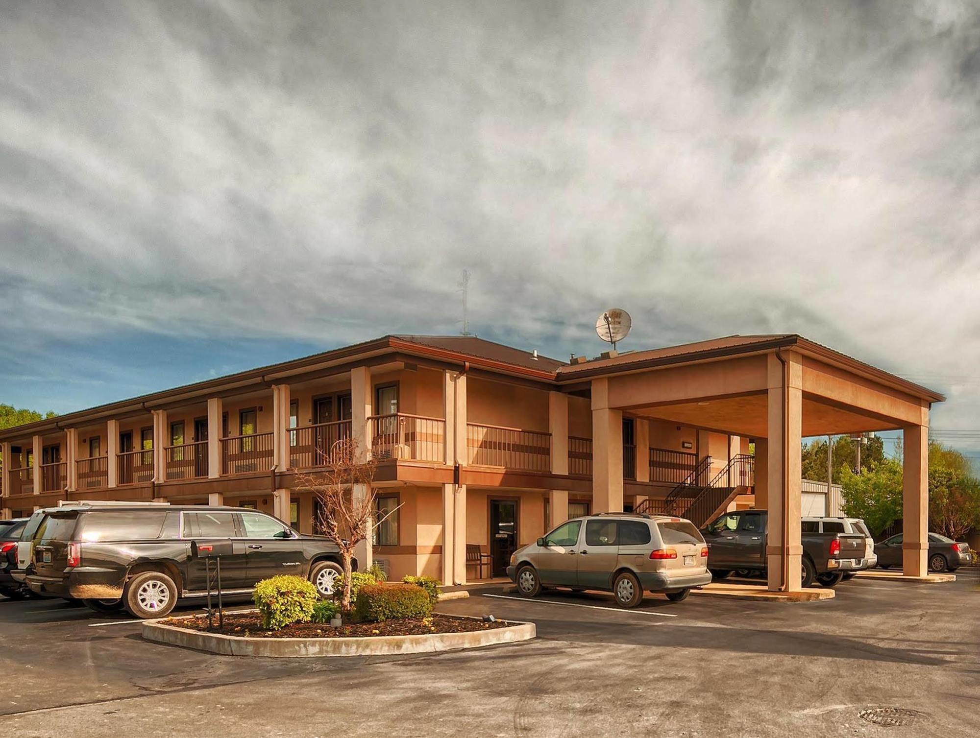 Econo Lodge Ripley Bagian luar foto