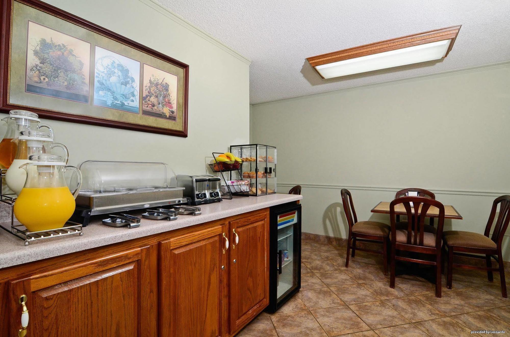 Econo Lodge Ripley Restoran foto