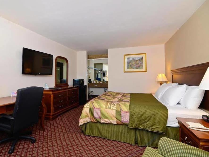 Econo Lodge Ripley Bagian luar foto